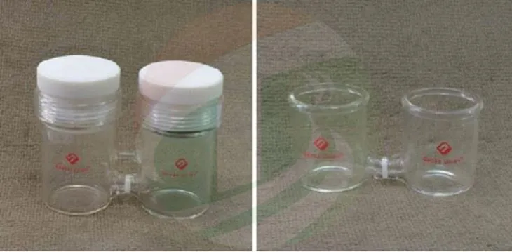 Divu portu elektrolītiskā šūna